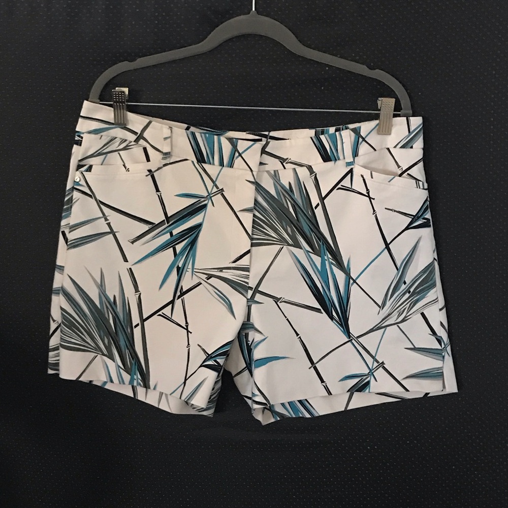PRE-LOVED WHBM Stylish White and Blue Patterned 5” Women's Shorts, Size 14
